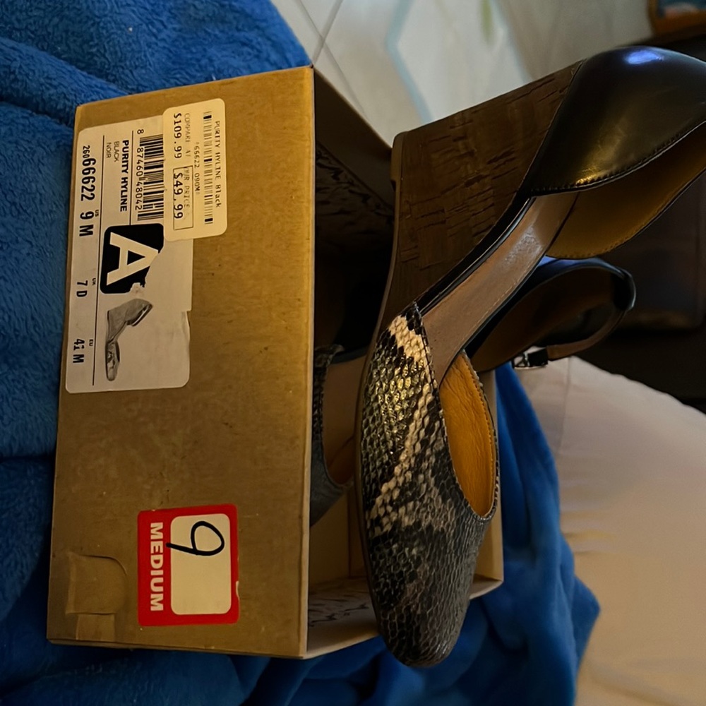 Beautiful shoes, wedges.  Only worn once